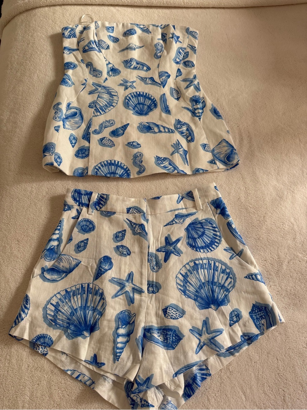 White & Blue Seashell Two-Piece Set - Strapless Top + High-Waist Shorts
